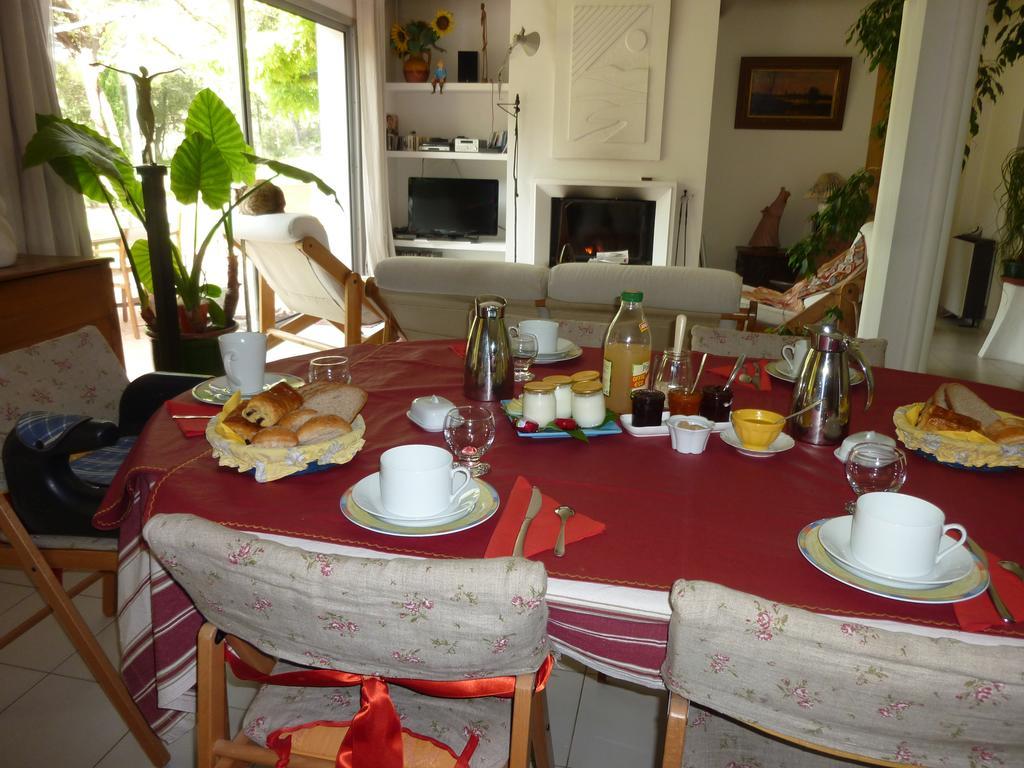 La Genestiere Bed and Breakfast Clermont-lʼHérault Εξωτερικό φωτογραφία